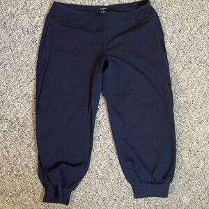 Zobha Cropped Joggers Black Hand Zipper Pockets Zipper Pocket Left Mid Leg NWOT